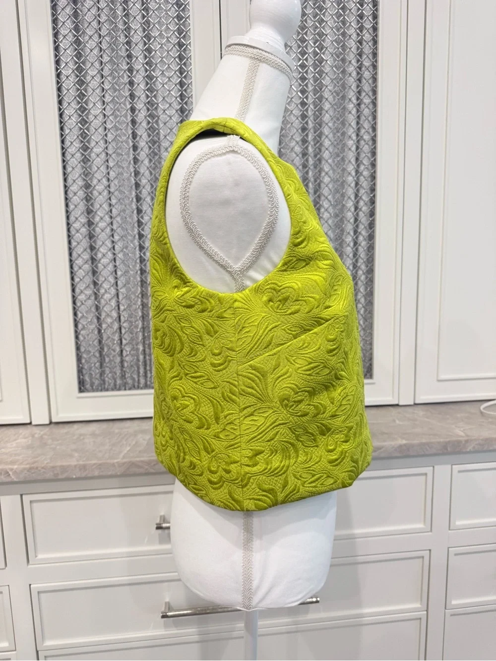 Mestiza New York Etta Crew Neck Sleeveless  green and white Scallop Top - size 6